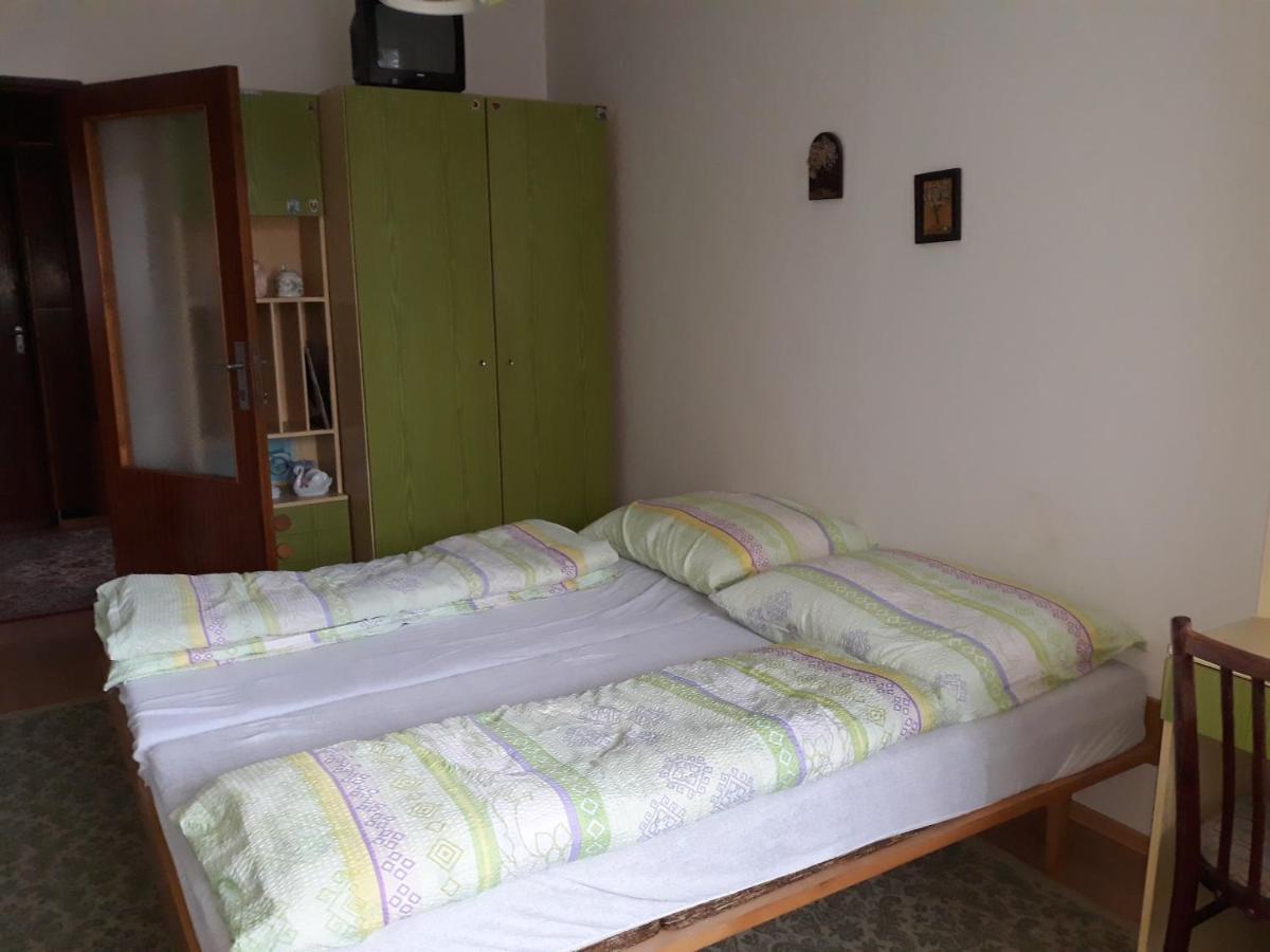 U Katky Bed & Breakfast Vrbov Bagian luar foto